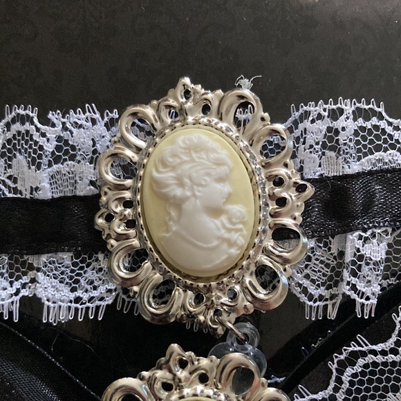 Choker & Hair Bow set - Picture 3 of 7